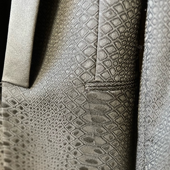 Gianni Bini Black leopard print tuxedo blazer for women. Size 4. - Picture 4 of 10